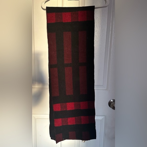 Authentic Burrbury Scarf - Picture 2 of 6